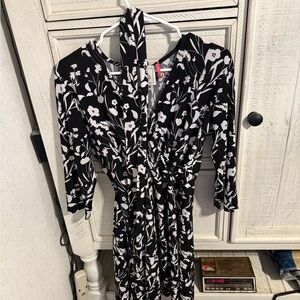 Leota Black and White Floral Long Sleeve Dress